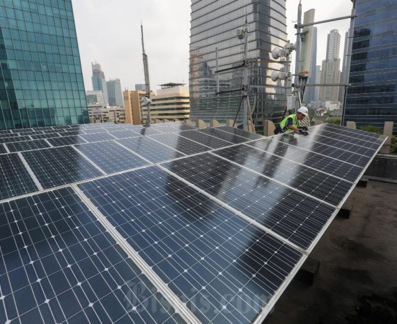 Kesiapan Industri Panel Surya RI Menangkap Peluang Proyek PLTS 100 GW