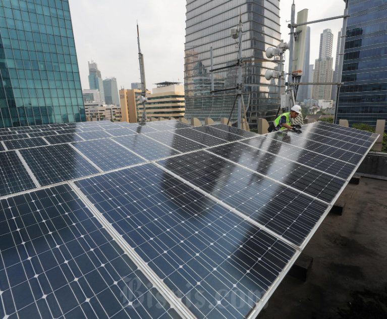 Kesiapan Industri Panel Surya RI Menangkap Peluang Proyek PLTS 100 GW